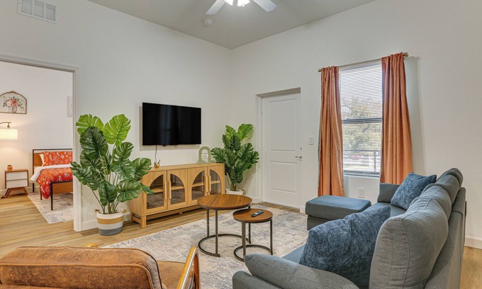 LaBelle Apartment | Walkable Downtown LaBelle Apt w/Private Balcony!