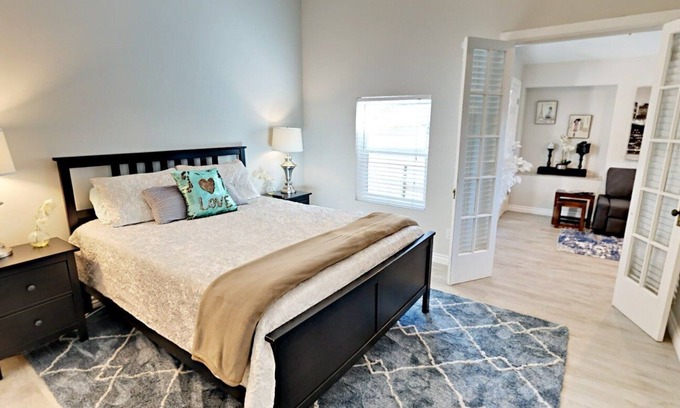 Golden Hill Apartment | Walkable to Downtown, NEW Jacuzzi, Fire pit, Outdoor Kitchen w Built in BBQ (F)