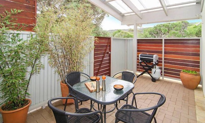 Prevelly Apartment | Walking distance to beach and Surfers Point.