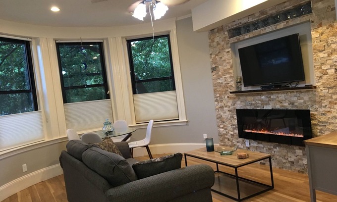 Longwood Condo | Walking to Fenway Sunny Perfect Home