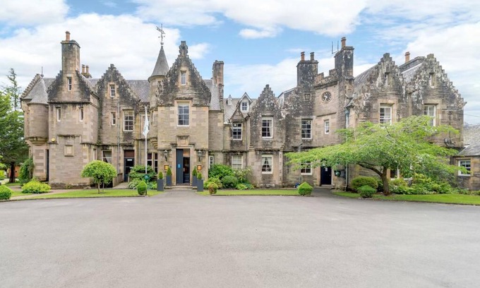 Birnam Apartment | Wallace Apartment - A unique apartment in countryside park with WIFI and access to bar and pool
