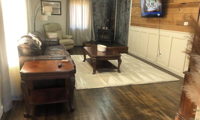 El Dorado House | Walnut River's Edge Guesthouse - El Dorado