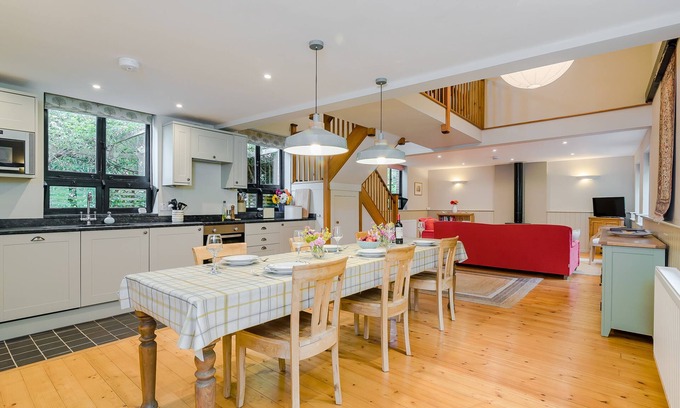 Patrixbourne House | ★Walnut Tree Cottage★ Huge garden+village setting+near Canterbury+dog friendly