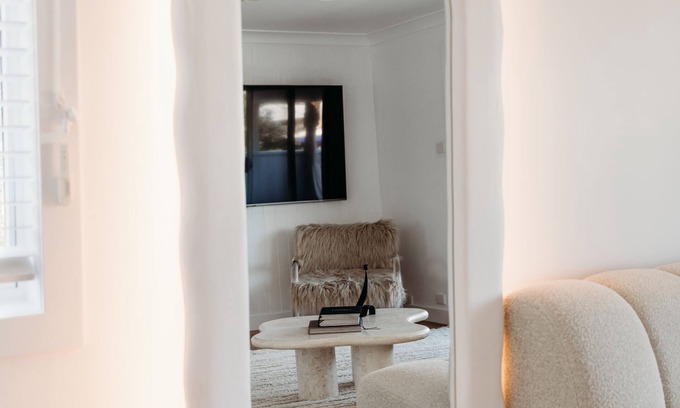 Salamander Bay House | Wanda Inn - stylish home, dog friendly, bay access 100 m away, family ready