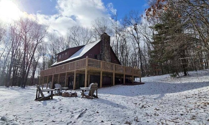 Paradise Point House | Wandering Woods- Dog-friendly 3 bedroom home with lake access and hot tub!