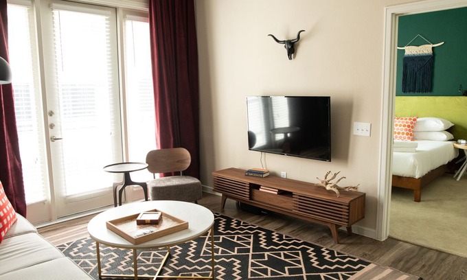 Stoneridge Place Apartment | WanderJaunt | Cerise | 1BR | Barton Creek