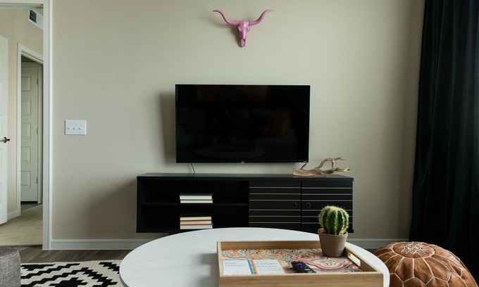 Stoneridge Place Apartment | WanderJaunt | Verdant | 1BR | Barton Creek