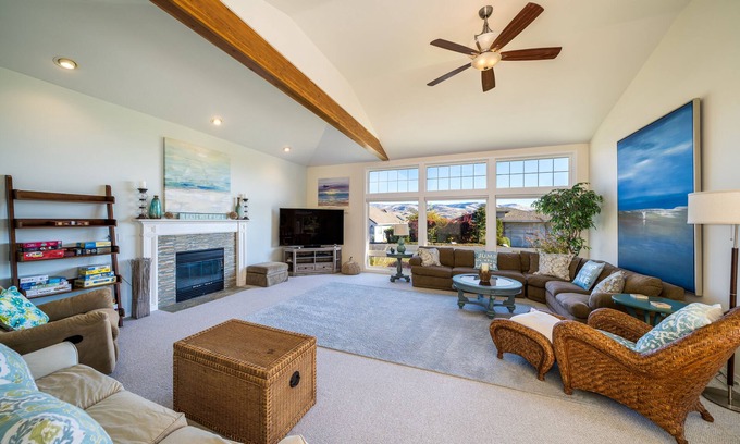 Manson House | Wapato Point Home Single Level 4 Bed 3 Bath Sleeps 12, Close to Waterfront Park