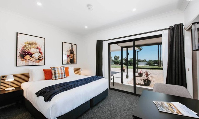Central Mudgee House | Waratah Suite Experience Cosy Country Charm