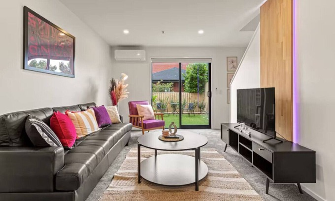 Henderson House | Warm and Inviting 2 Bedroom Home