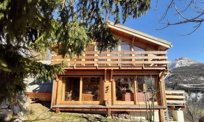 Allos Ski Chalet | Warm chalet with panoramic view