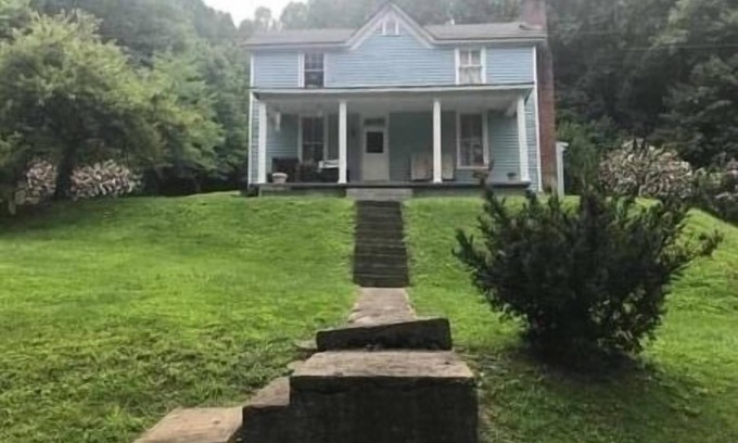 Northfork House | Warm. Cozy. Simple! Northfork WV! ATV/SxS Friendly! Very spacious! Sleeps 12+