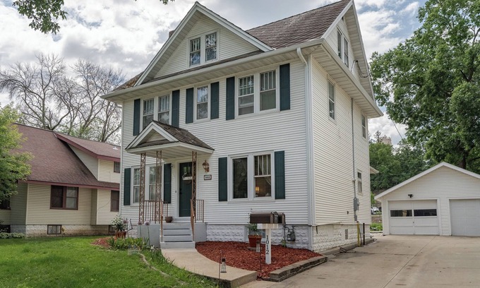 Kutzky Park Apartment | Warm Nest Inn - Newly remodeled spacious studio - across street from St Mary's