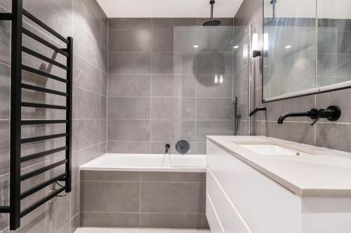 Dudden Hill Apartment | Warmly Relaxed Apart, 5beds, 5mins walk to tube station, 10mins to Westend, Ctral London