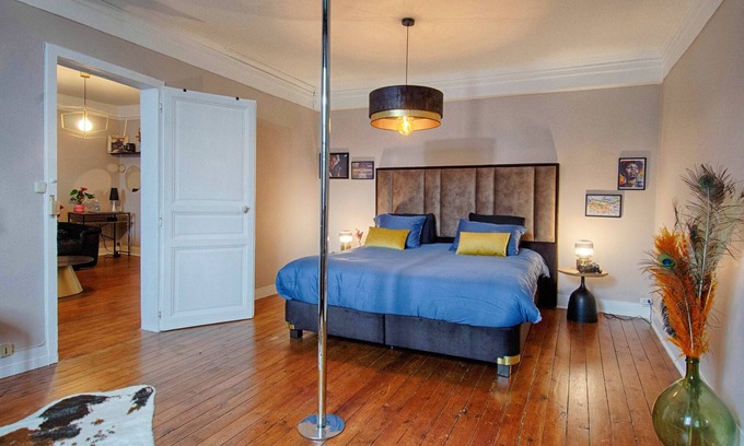 Republique Apartment | Warmth in the heart of Le Mans: Station, Centre & Parking