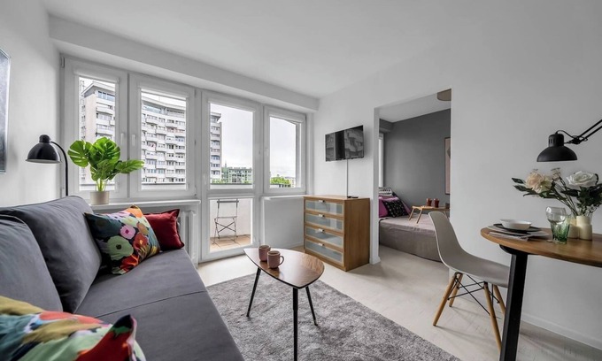 Srodmiescie Apartment | Warsaw Powiśle Apartment - 8th Floor with Balcony - by Rentujemy