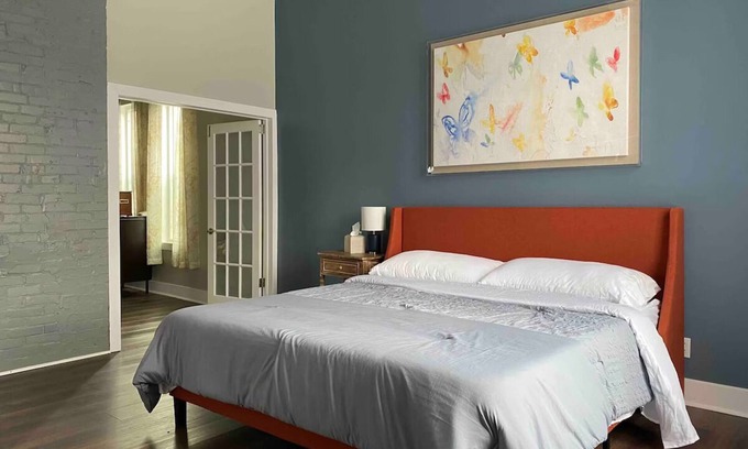 Evansville Apartment | Washington A/Stylish 1BR/1BA Downtown Apt