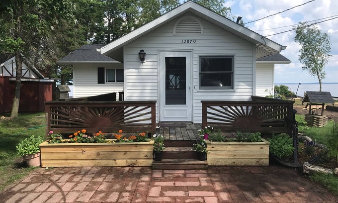 Houghton Lake Cottage | Water Front Cottage - Golden Coast of Houghton Lake, MI