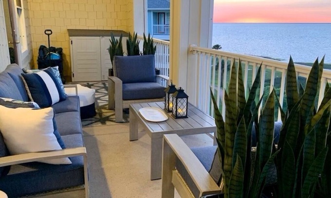 Galveston Condo | Water Front Views, Modern Farmhouse Vibe, Bunkroom, Private Beachfront Resort