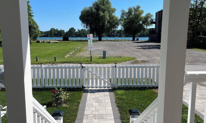Niagara-on-the-Lake Cottage | Water view - Perfect location - Modern cottage in Niagara region