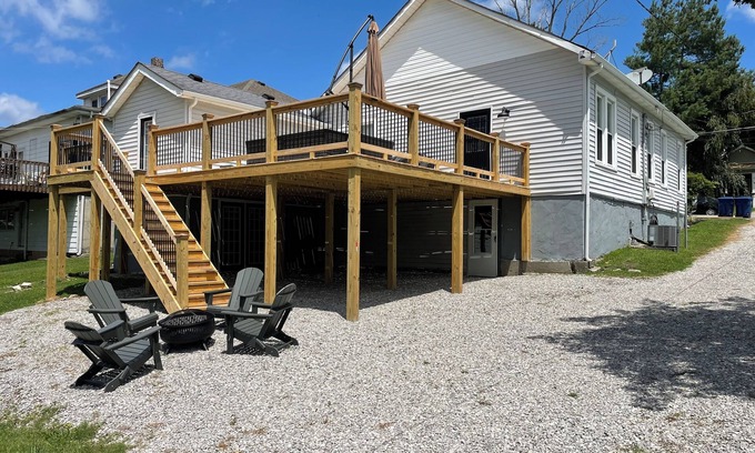 Burnside House | Water View, next to Boat Ramp, Game Room and tons of Recent Renovations!