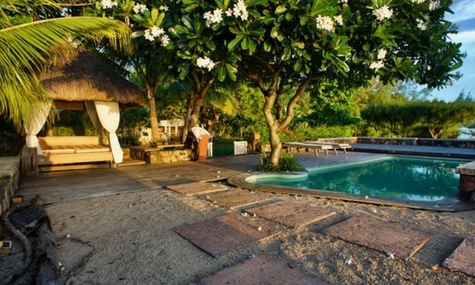 La Mivoie Villa | Waterfront room located in the Villa Harmonie on Ilot Fortier
