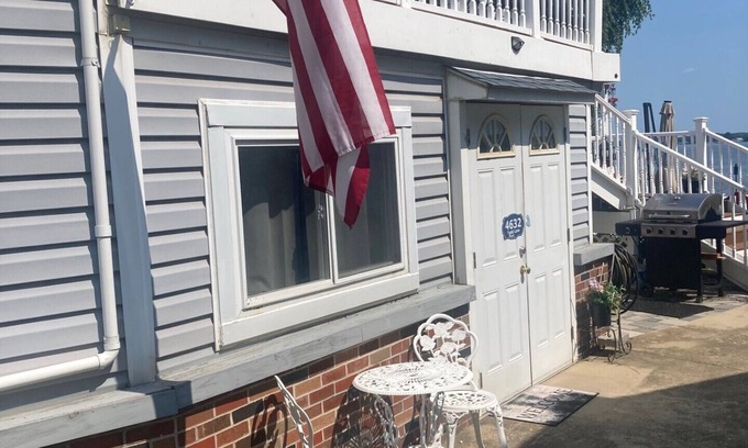 Edgemore House | Waterfront 1-bedroom in Law apartment first floor in Sparrows Point , 55TV, AC