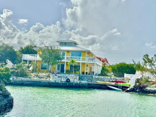 Discovery Bay Apartment | Waterfront 2-BR Home in Providenciales