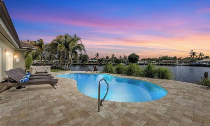 Cypress Lakes House | Waterfront 3 BDR Villa+Hot tub+Htd Pool+Kayaks+Pool table