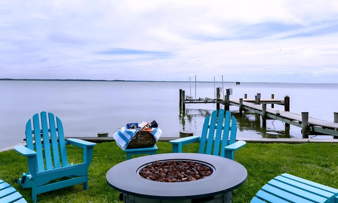 Tilghman House | Waterfront 3-Bedroom Cottage and Pet Friendly