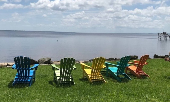 James City House | Waterfront 3 bedroom dog-friendly cottage with a million-dollar view