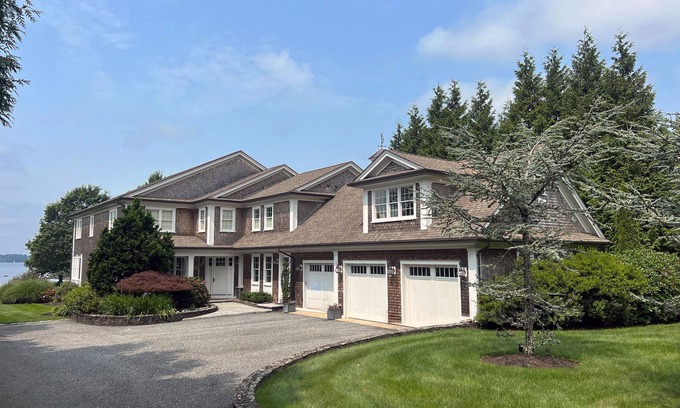 Bristol House | Waterfront 6 Bedroom Estate on 1.3 Acres with Private Beach. Near Blithewold