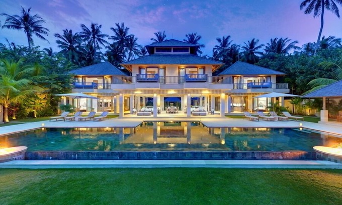 Candi Dasa Villa | Waterfront 6BR Villa Located In Candidasa! 6Min Drive To The Beach! W/Pool!