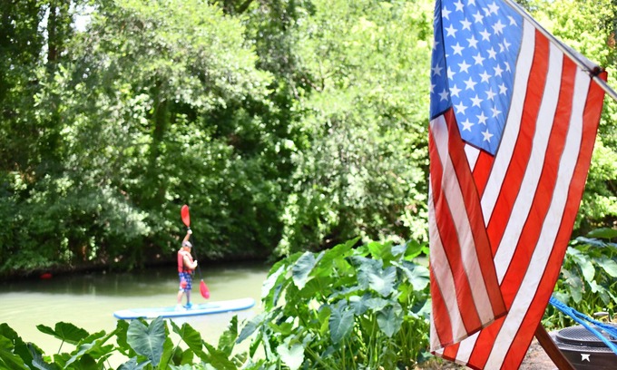 Sutherland Springs Cabin | Waterfront Cabin with: Kayaking, Paddleboarding, Swimming Pool & Hot Tub. - RC15