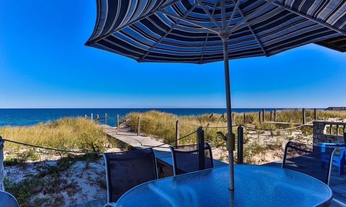 East Sandwich House | Waterfront cottage with private beach in Sandwich! 179B North Shore Blvd