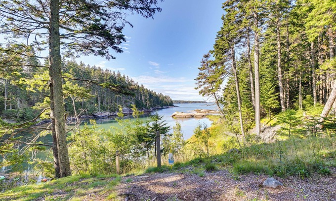 Deer Isle House | Waterfront Deer Isle Retreat w/Fire Pit!