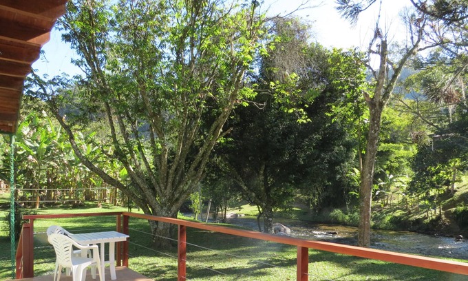 Lumiar House | Waterfront farm, close to the center ((Wi-Fi, Netflix and cable TV)