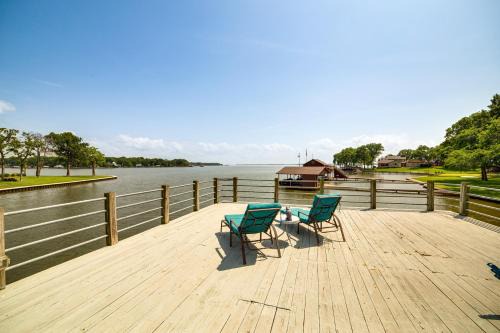 Cedar Creek Reservoir House | Waterfront Gem on Cedar Creek Lake with Deck and Games