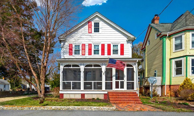 Whitehaven House | Waterfront Historic Gem w/Kayaks & Fire Pit