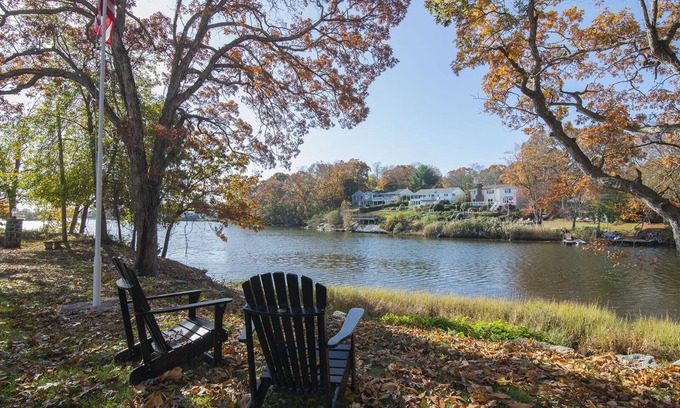 Waterford Villa | Waterfront Holiday Vacation Villa New England - 2 min from Ocean W/fireplace
