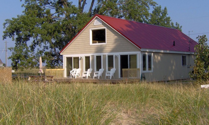 Grand Marais Cottage | WATERFRONT HOME RIGHT ON THE BEACH
