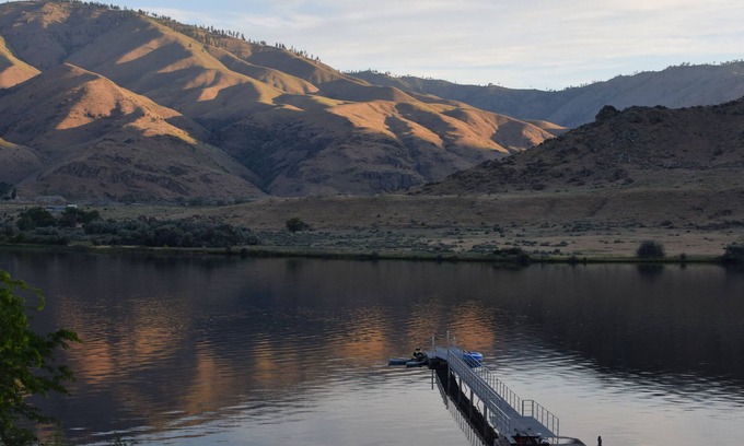 East Wenatchee House | Waterfront Home with Dock in East Wenatchee- Sleeps 14