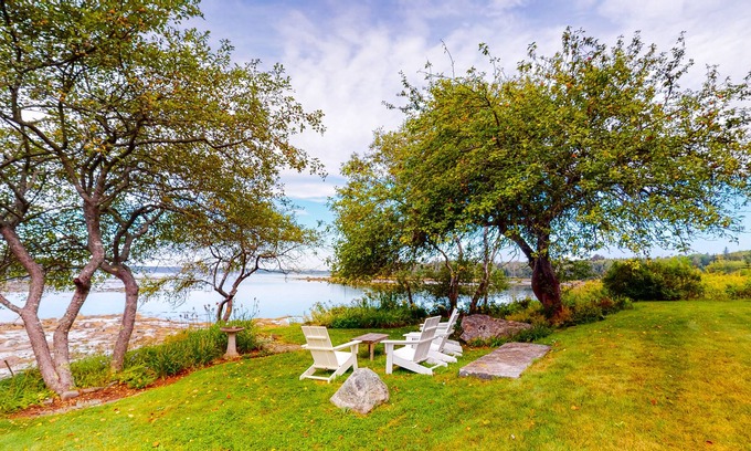 Tenants Harbor House | Waterfront house steps from the water with amazing views - dog-friendly