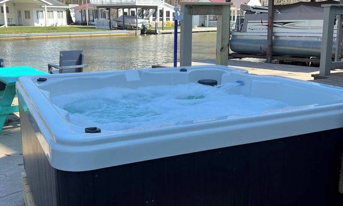 Saint Johns Cottage | Waterfront house with hot tub private dock!