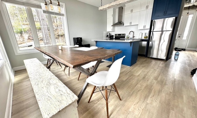 Clarendon House | Waterfront in Renfrew