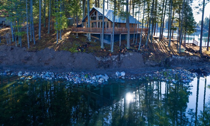 Bigfork Cabin | Waterfront Island Cabin with Pontoon Boat