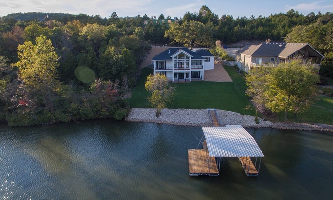 Camdenton House | Waterfront, kayaks, dock in old kinderhook golf resort