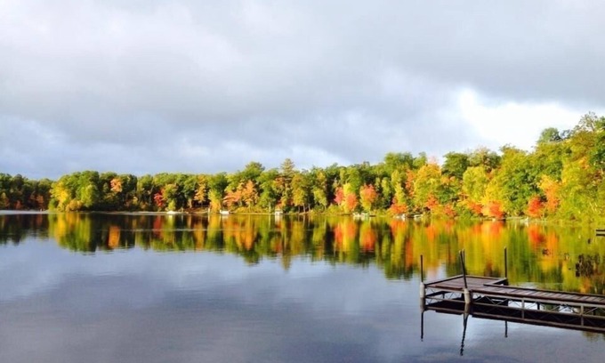 Lac du Flambeau House | Waterfront Lake Lodge with fireplace: Sleeps 10. Pets Ok. Fall Pontoon Specials!