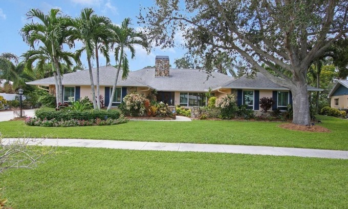 Jupiter House | Waterfront Luxury Jupiter Home with Heated Pool, Sleeps 8 with Central AC
