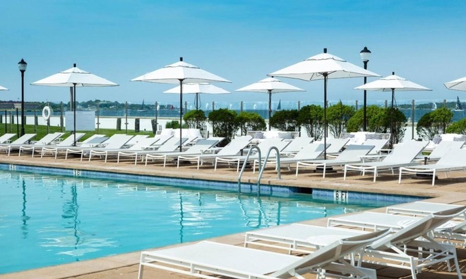 Goat Island Hotel | Waterfront Luxury! Swimming Pool, Fitness, Near Local Parks & Scenic Spots!